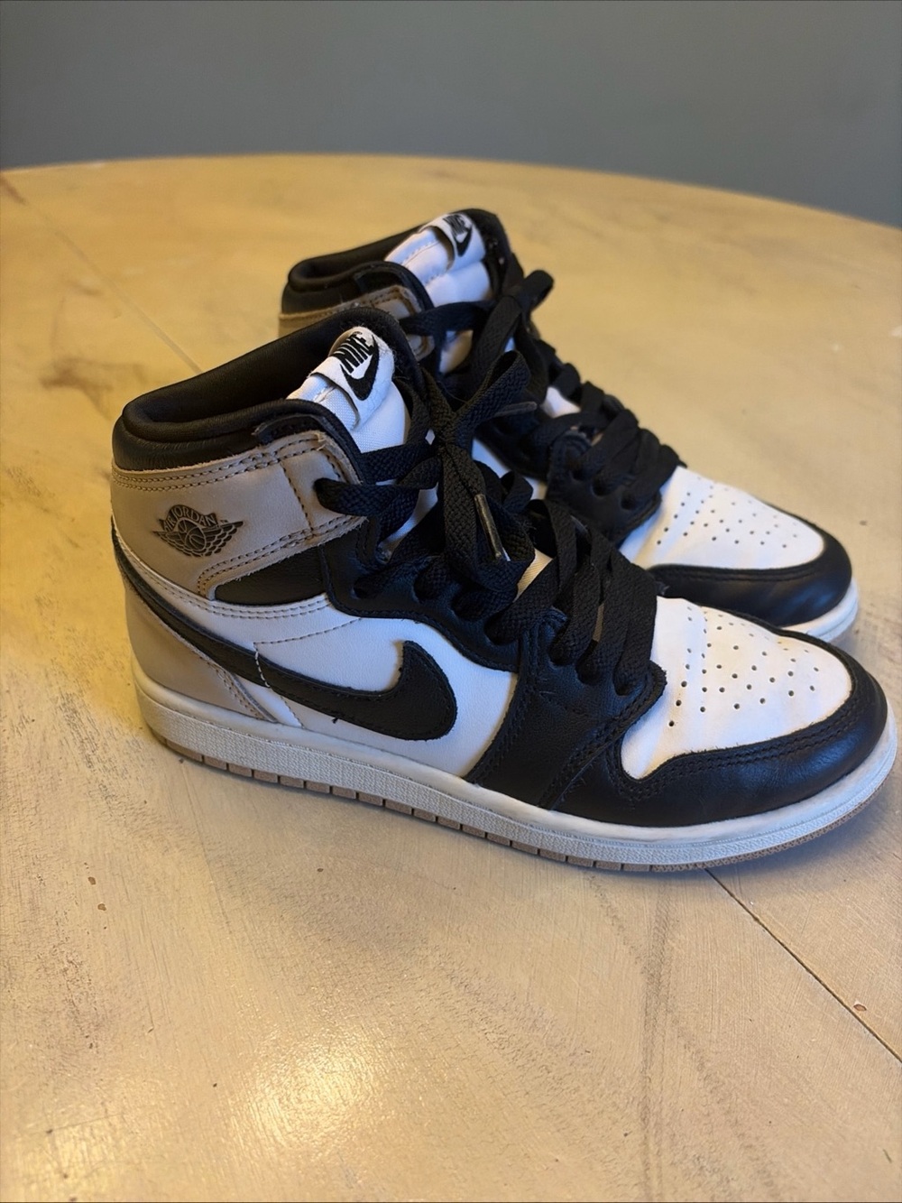 Nike Air Jordan 1 Retro High OG Latte Sneakers Shoes Youth Size 2.5Y FD2597-021